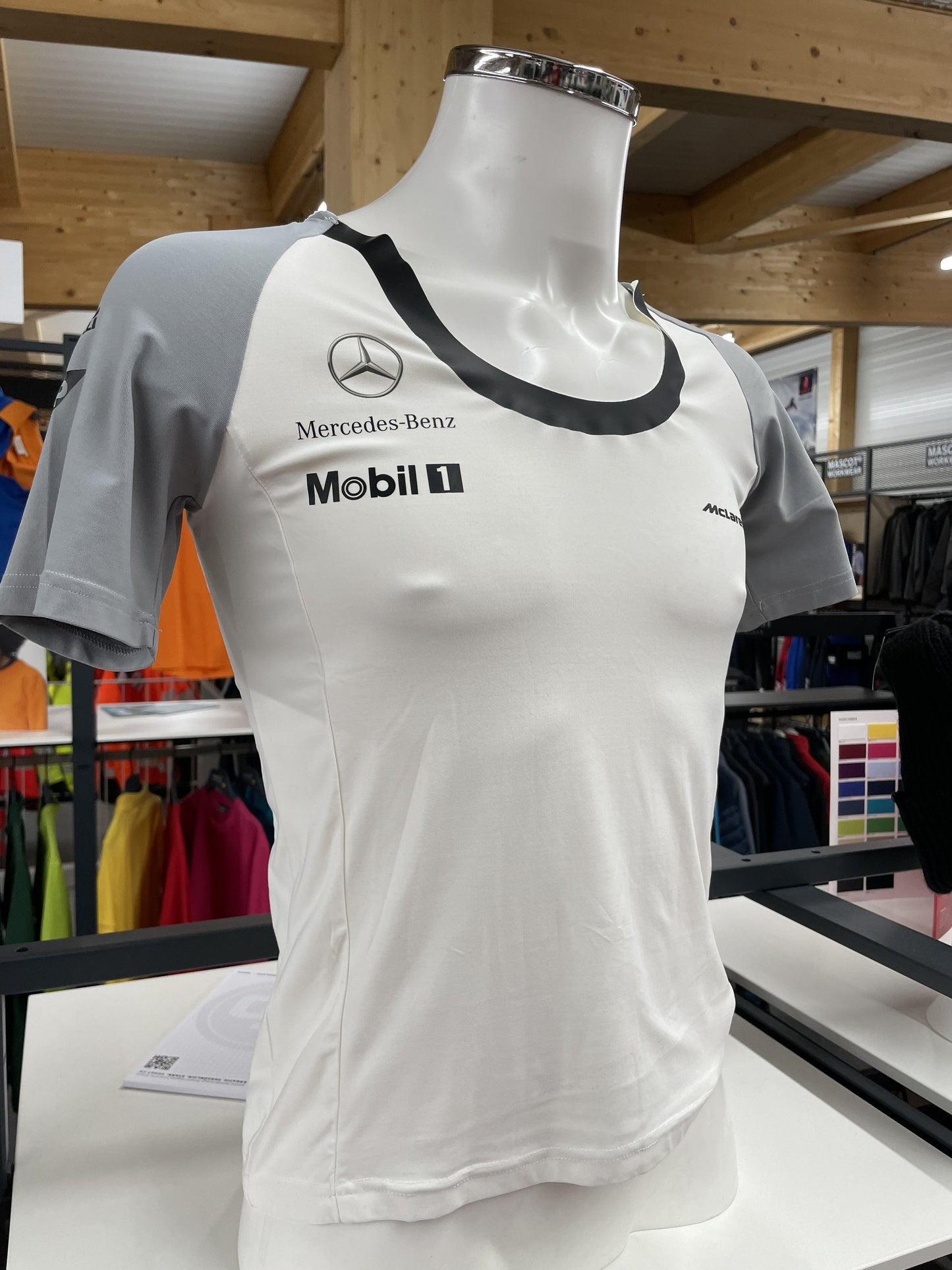 Damen Premium Fan T-Shirt mit Mercedes Benz, McLaren, Mobil Oil