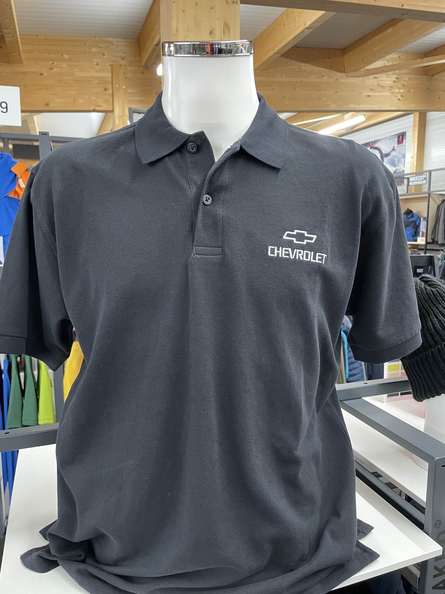 Premium Polo Shirt grau mit Stickerei Chevrolt.