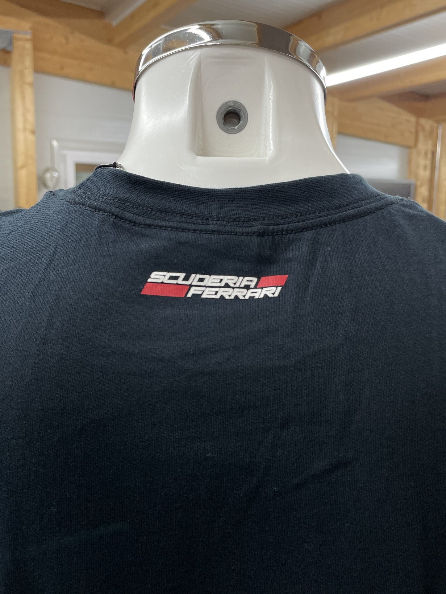 Original Premium T-Shirt V-Ausschnitt dunkelgrau mit gedrucktem Logo Ferrari