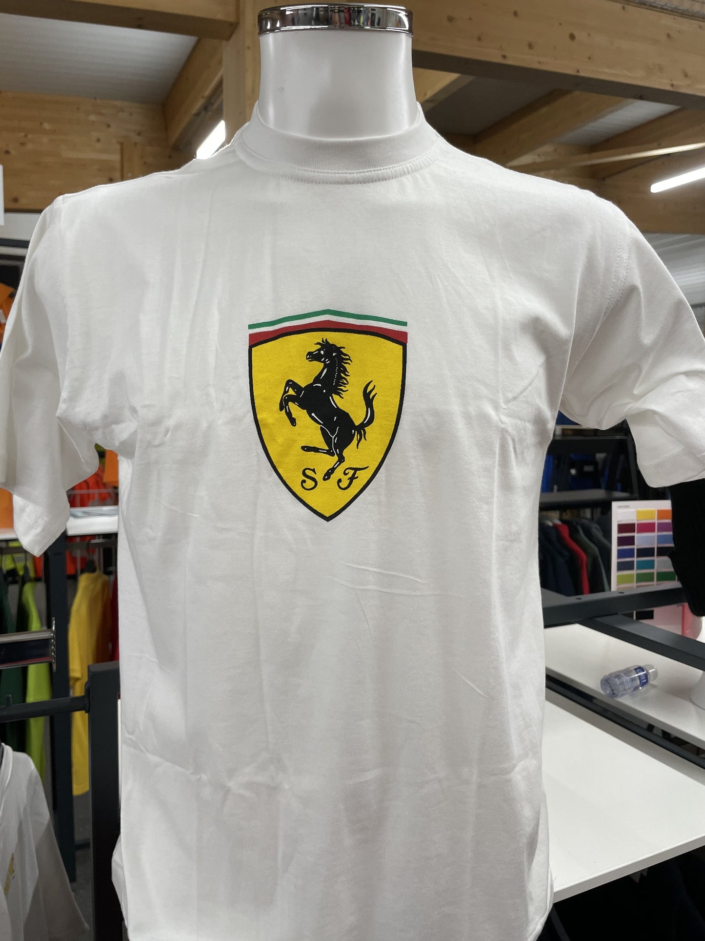 Original Premium Kinder T-Shirt weiss mit gedrucktem Logo Ferrari
